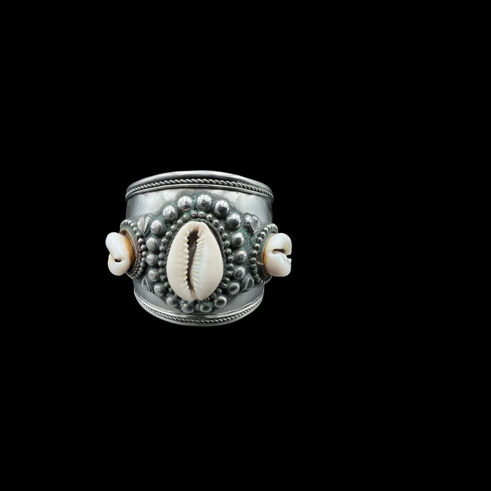 Wide Band Silver Cowrie Shell Bangle Bracelet - Picture 7 of 9